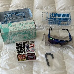 Pit Viper Leonardo Polarized Sunglasses - Blue and green